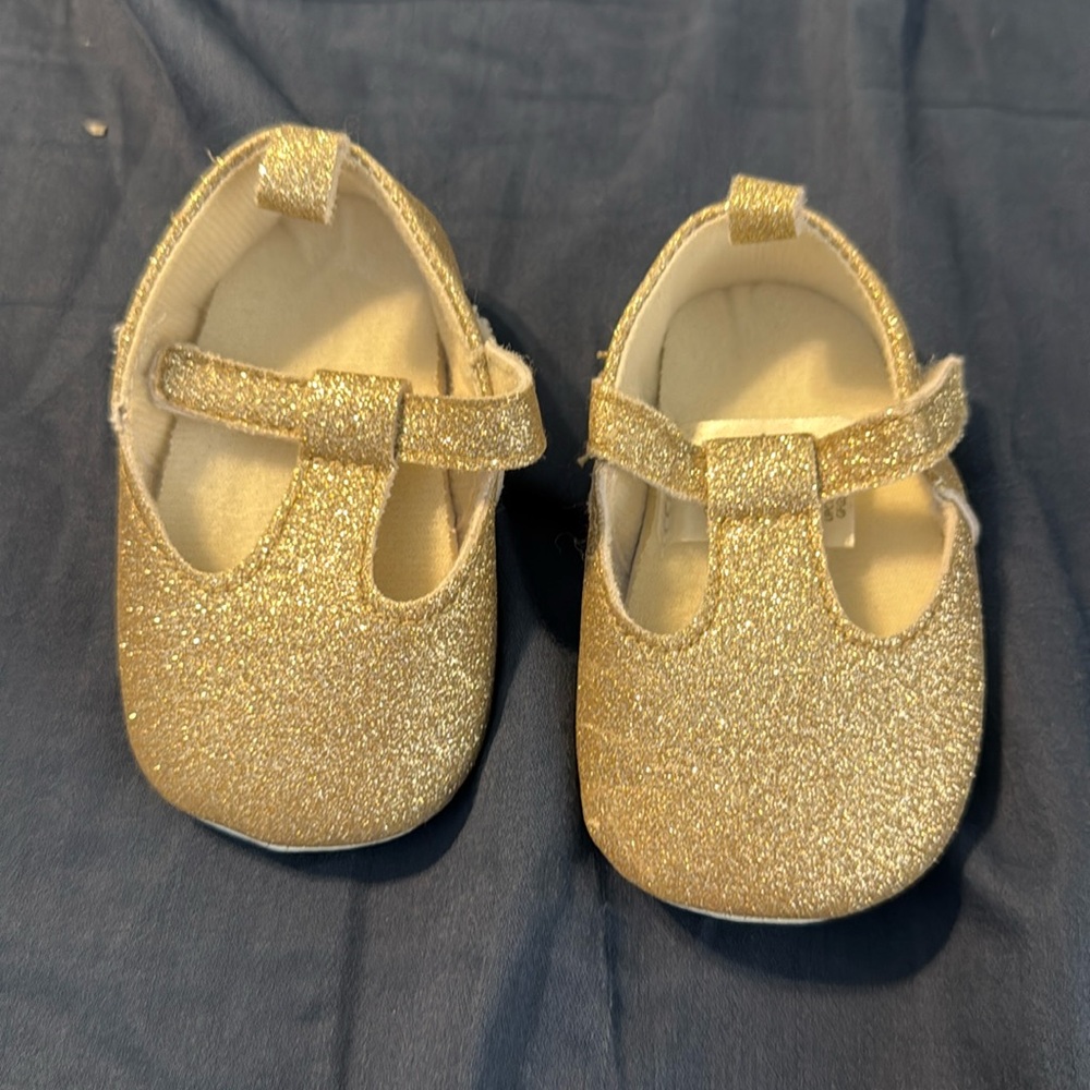 Infant gold sparkly shoes